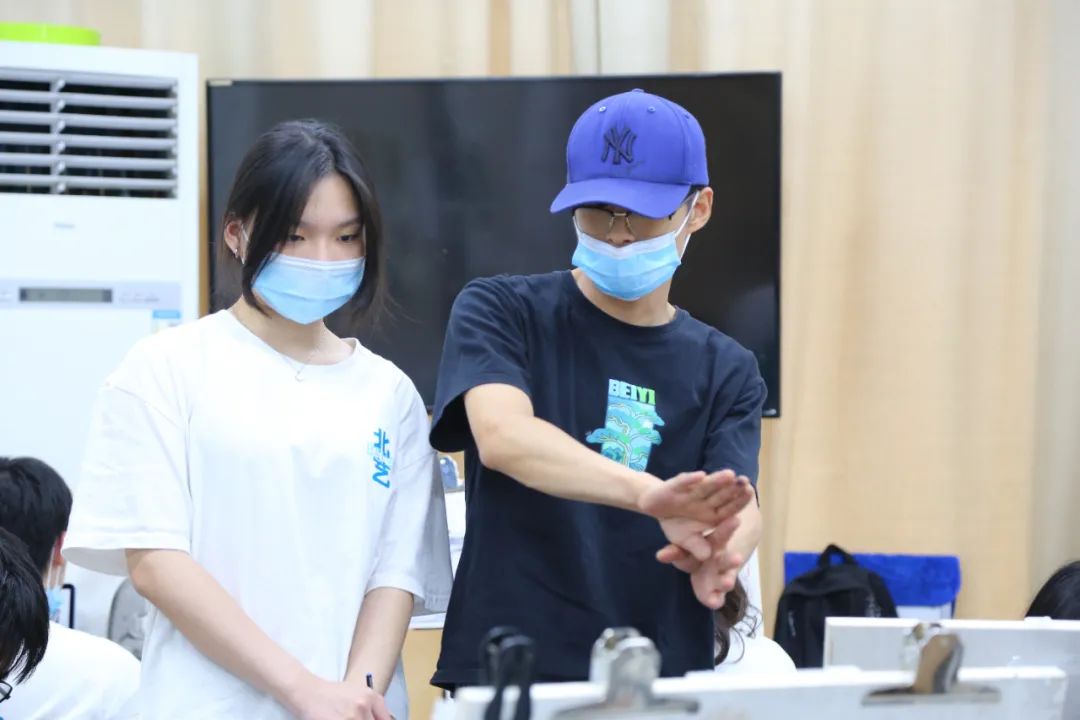 北藝畫(huà)室2023屆學(xué)員素描靜物寫(xiě)生課堂