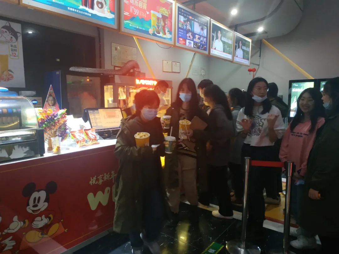學生進場
