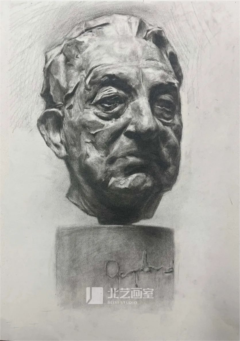 北藝2023屆學(xué)員成功解鎖素描頭像