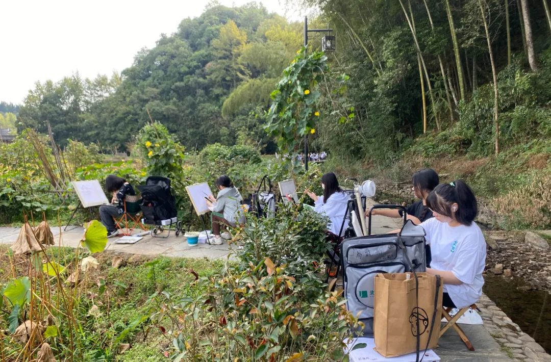  北藝畫室2023屆學(xué)員婺源寫生師生同樂