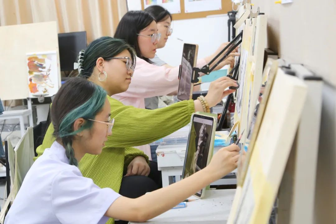 長期素描靜物寫生課堂場景