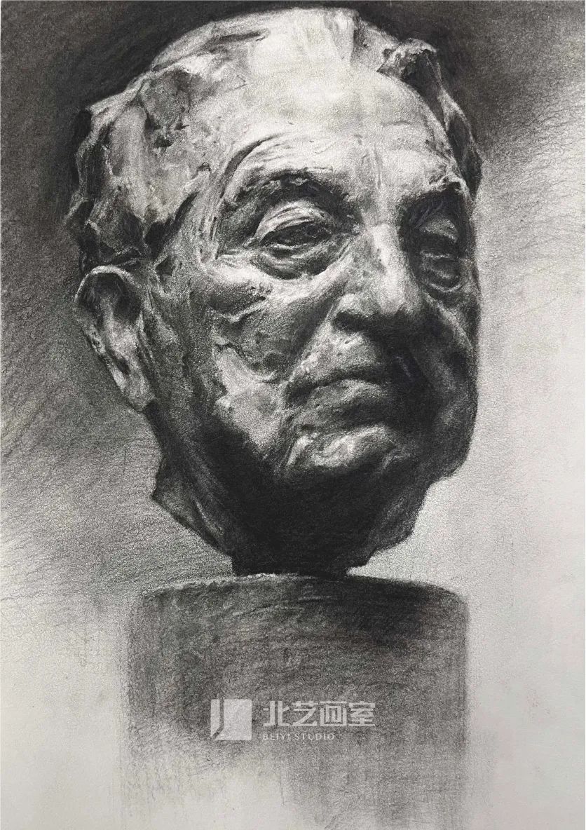 北藝2023屆學(xué)員成功解鎖素描頭像