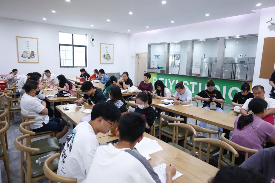 1V1咨詢現(xiàn)場