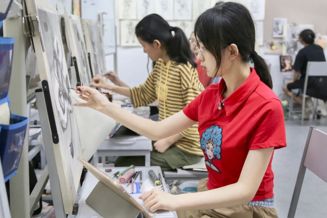 長期素描靜物寫生課堂場景