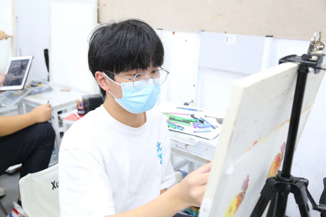 北藝畫(huà)室2023屆學(xué)員素描靜物寫(xiě)生課堂